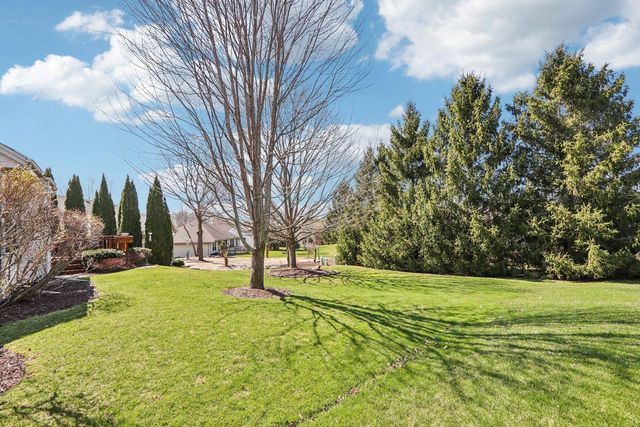 1936 Foxcroft LANE, Waukesha, WI 53189