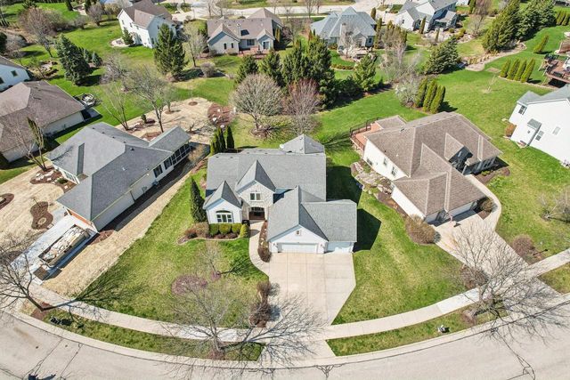 1936 Foxcroft LANE, Waukesha, WI 53189