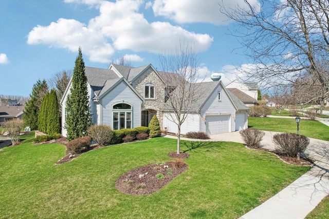 1936 Foxcroft LANE, Waukesha, WI 53189