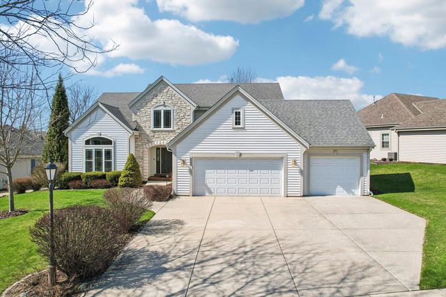 1936 Foxcroft LANE, Waukesha, WI 53189