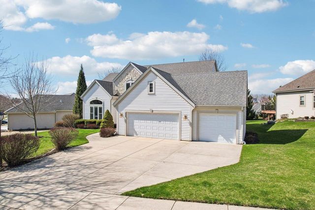 1936 Foxcroft LANE, Waukesha, WI 53189