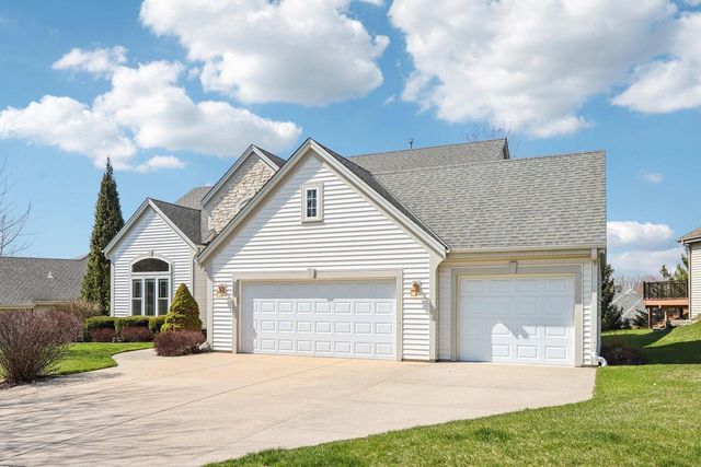 1936 Foxcroft LANE, Waukesha, WI 53189