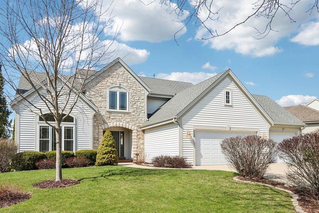 1936 Foxcroft LANE, Waukesha, WI 53189