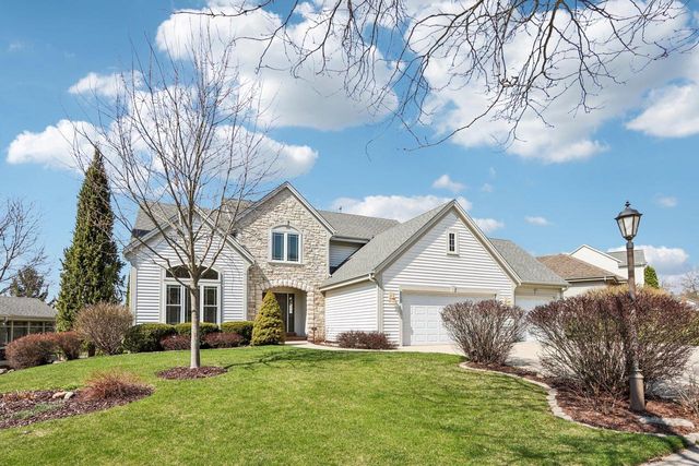1936 Foxcroft LANE, Waukesha, WI 53189