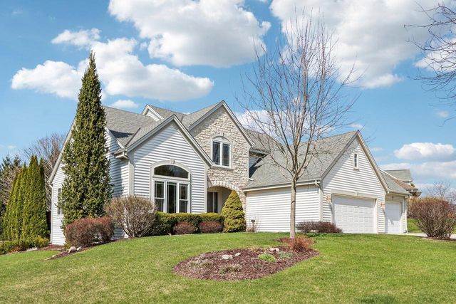 1936 Foxcroft LANE, Waukesha, WI 53189