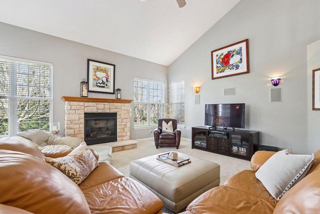 1936 Foxcroft LANE, Waukesha, WI 53189