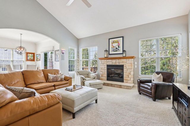 1936 Foxcroft LANE, Waukesha, WI 53189