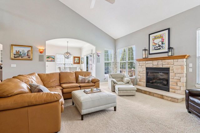 1936 Foxcroft LANE, Waukesha, WI 53189