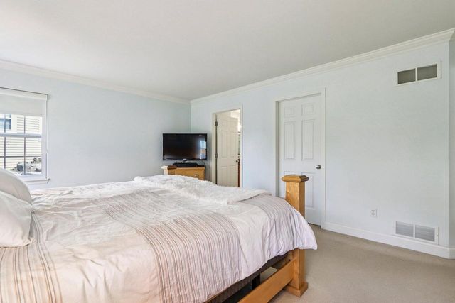 1936 Foxcroft LANE, Waukesha, WI 53189