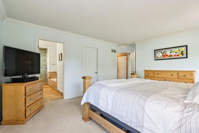 1936 Foxcroft LANE, Waukesha, WI 53189