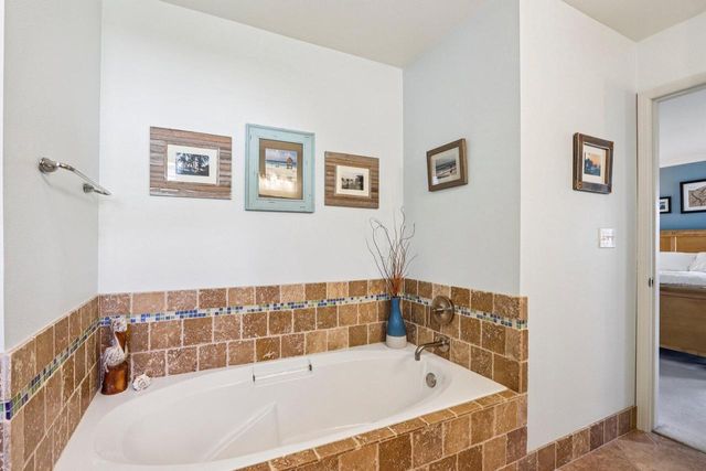 1936 Foxcroft LANE, Waukesha, WI 53189