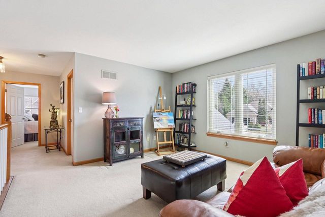 1936 Foxcroft LANE, Waukesha, WI 53189