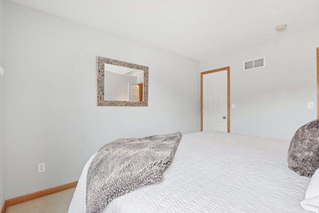 1936 Foxcroft LANE, Waukesha, WI 53189