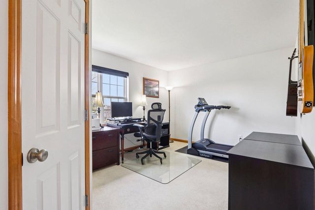 1936 Foxcroft LANE, Waukesha, WI 53189