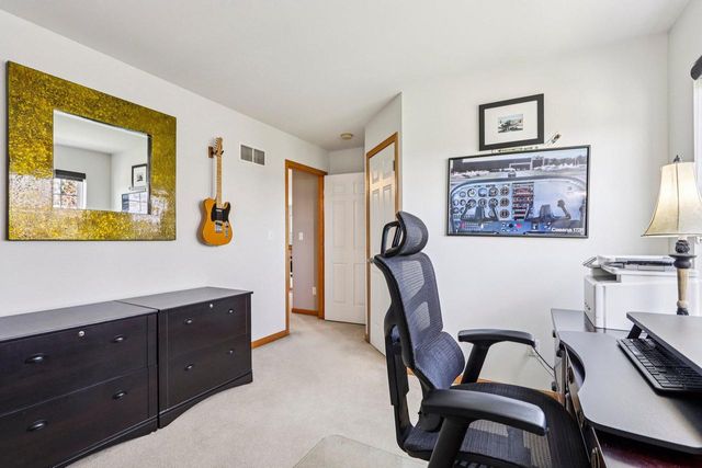 1936 Foxcroft LANE, Waukesha, WI 53189