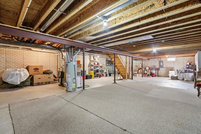 1936 Foxcroft LANE, Waukesha, WI 53189