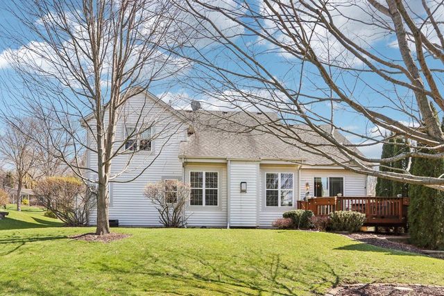 1936 Foxcroft LANE, Waukesha, WI 53189