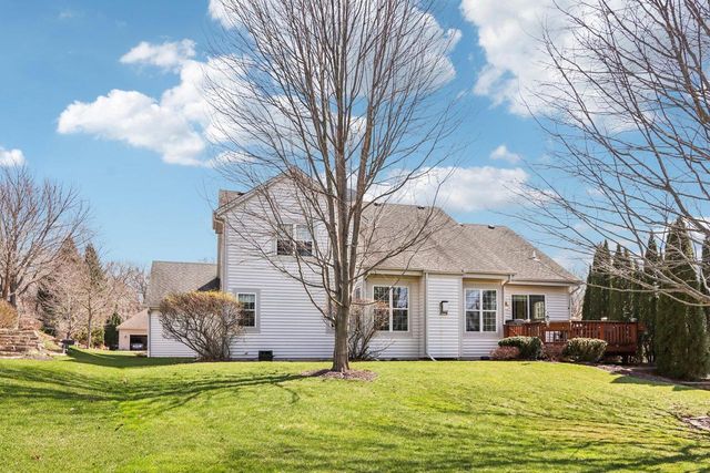 1936 Foxcroft LANE, Waukesha, WI 53189