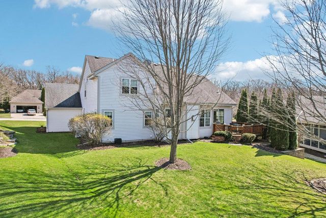 1936 Foxcroft LANE, Waukesha, WI 53189