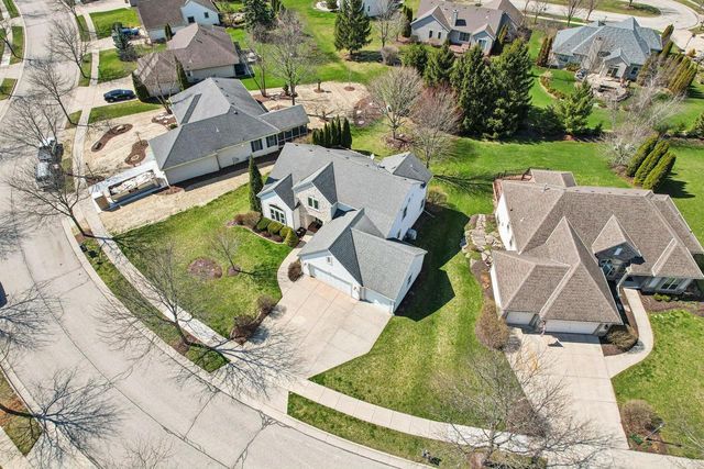 1936 Foxcroft LANE, Waukesha, WI 53189