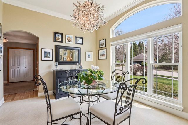 1936 Foxcroft LANE, Waukesha, WI 53189