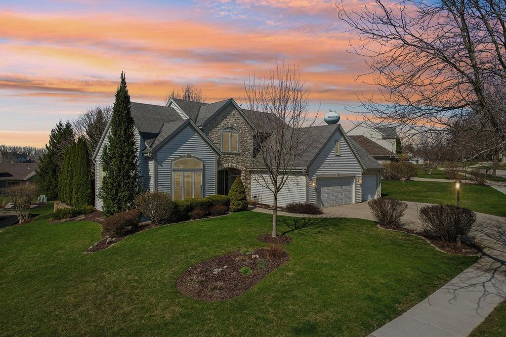 1936 Foxcroft LANE, Waukesha, WI 53189
