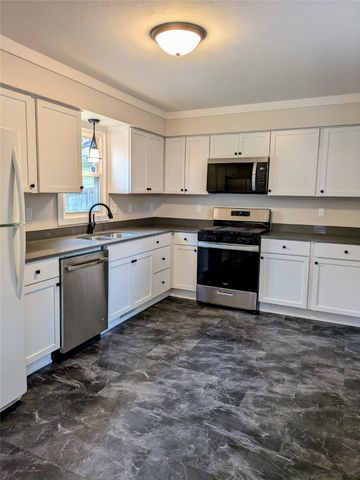 1300 NE 50th Place, Des Moines, IA 50313