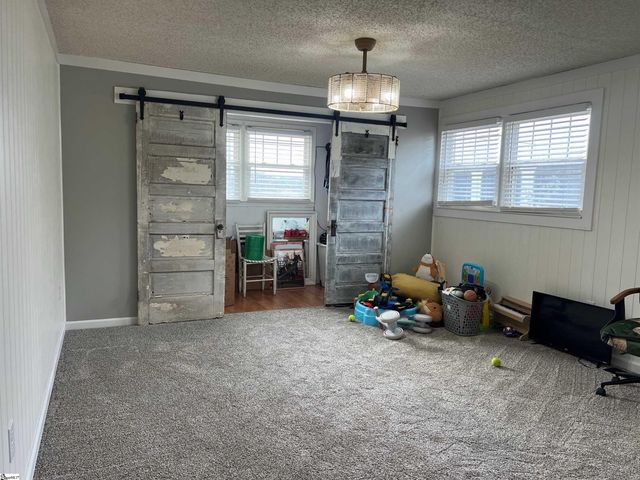 713 Cross Anchor Road, Woodruff, SC 29388