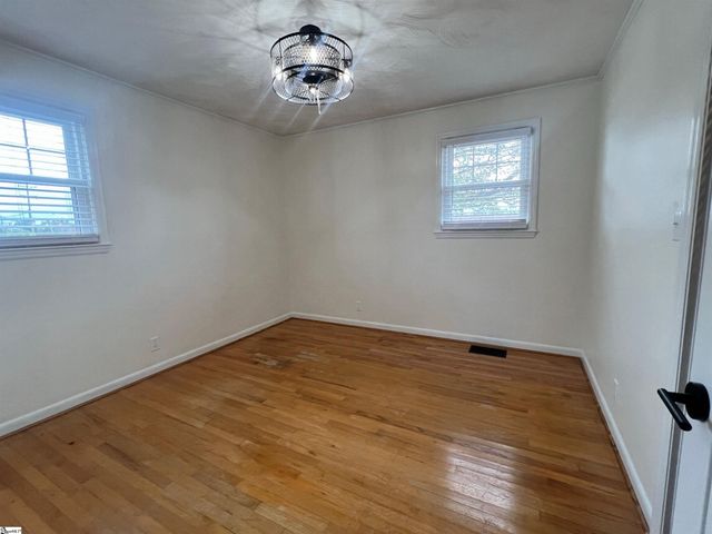 713 Cross Anchor Road, Woodruff, SC 29388