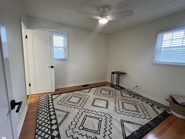 713 Cross Anchor Road, Woodruff, SC 29388