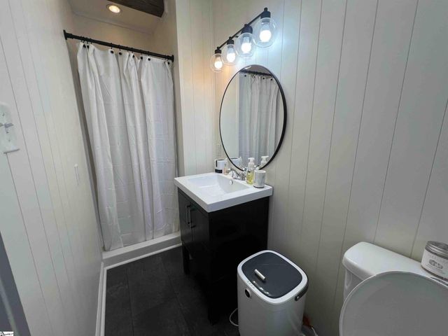 713 Cross Anchor Road, Woodruff, SC 29388