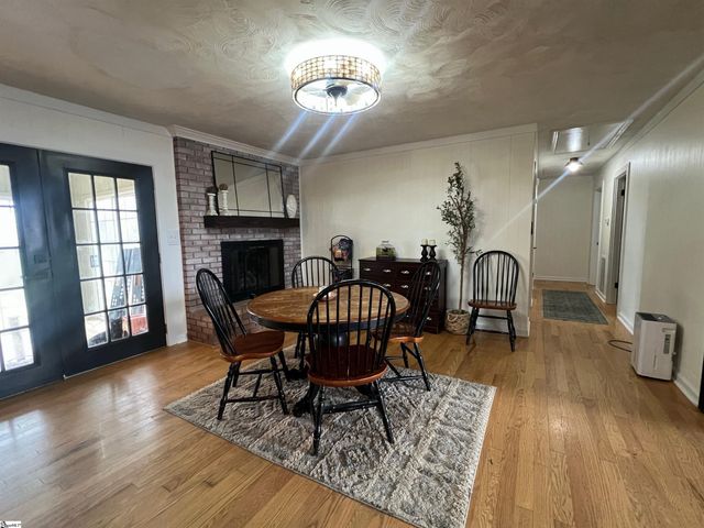 713 Cross Anchor Road, Woodruff, SC 29388