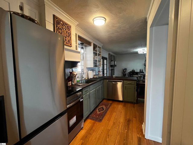 713 Cross Anchor Road, Woodruff, SC 29388