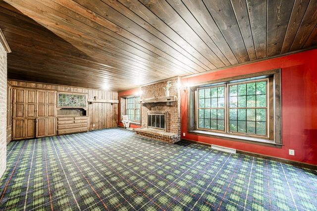 1000 Lone Tree ROAD, Elm Grove, WI 53122