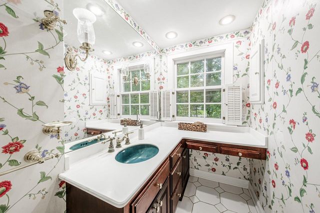 1000 Lone Tree ROAD, Elm Grove, WI 53122