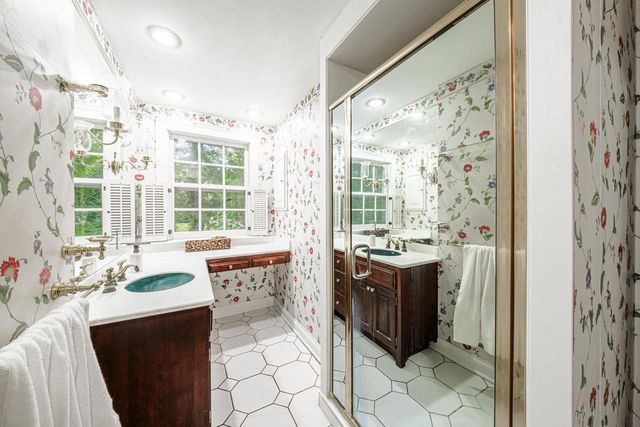 1000 Lone Tree ROAD, Elm Grove, WI 53122