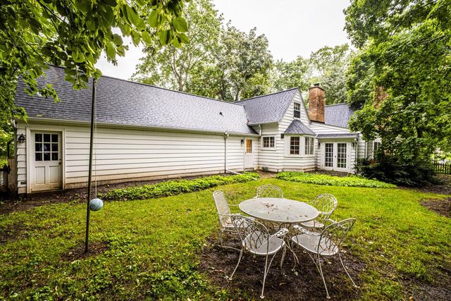 1000 Lone Tree ROAD, Elm Grove, WI 53122