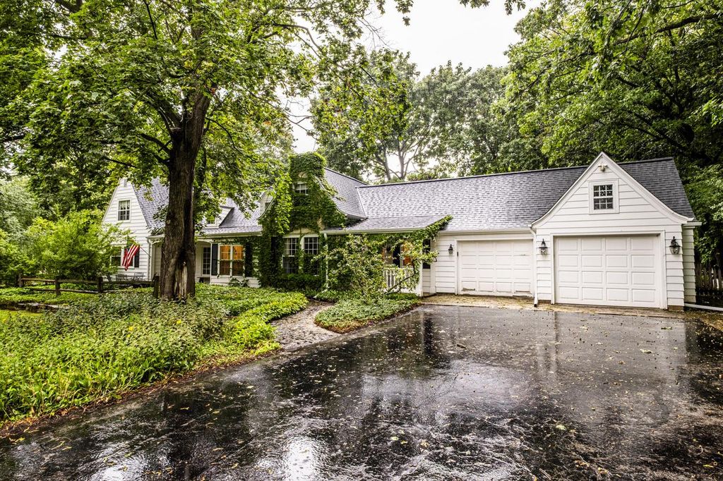 1000 Lone Tree ROAD, Elm Grove, WI 53122