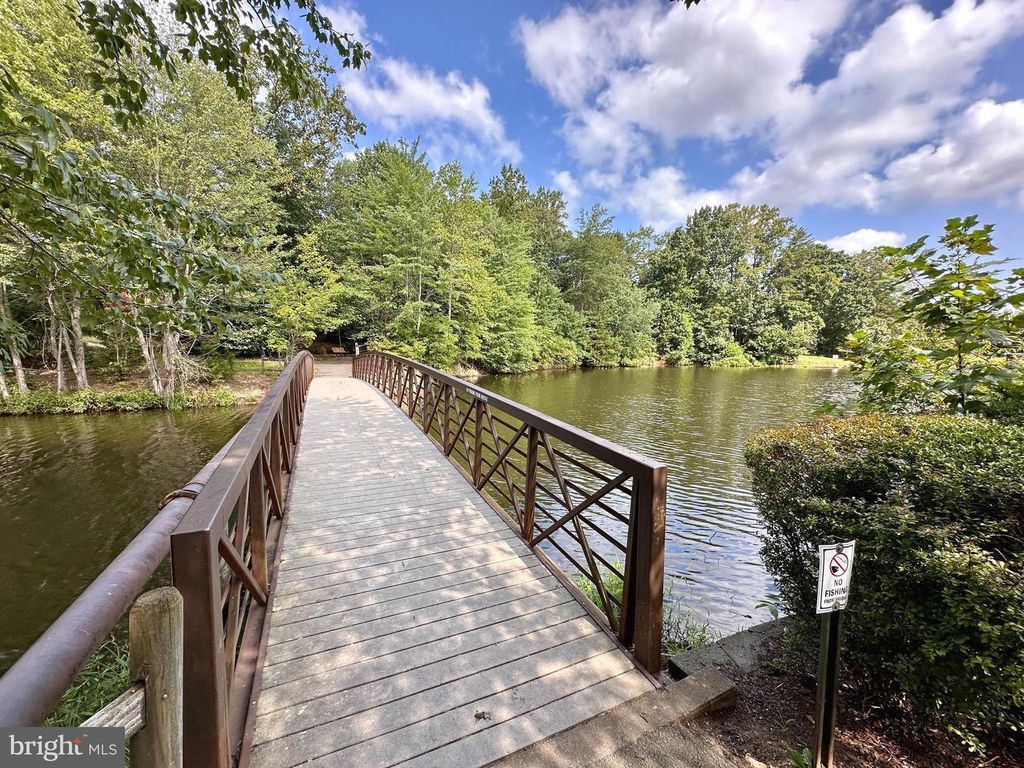 12720 KNIGHTSBRIDGE DR, Woodbridge, VA 22192
