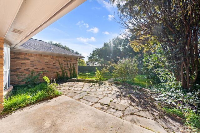 1106 Almond Drive, Mansfield, TX 76063