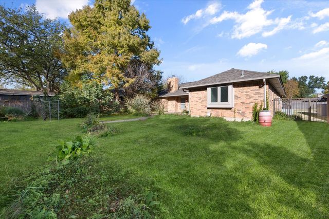 1106 Almond Drive, Mansfield, TX 76063