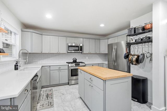 422 CHAPEL AVE E, Cherry Hill, NJ 08034