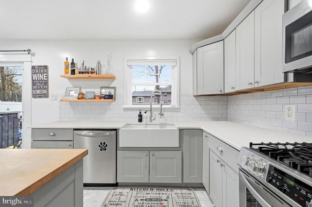 422 CHAPEL AVE E, Cherry Hill, NJ 08034