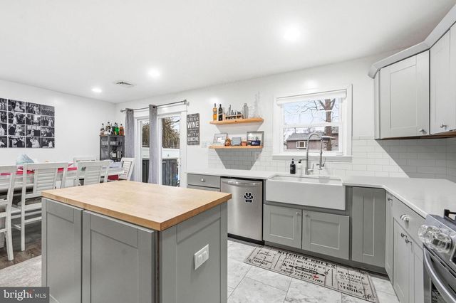 422 CHAPEL AVE E, Cherry Hill, NJ 08034