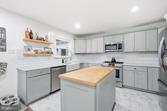 422 CHAPEL AVE E, Cherry Hill, NJ 08034