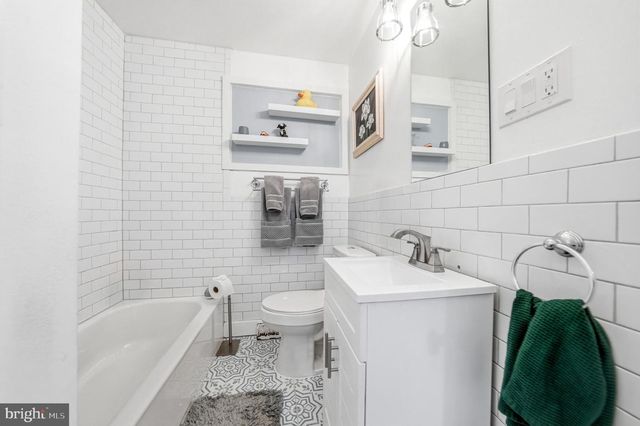 422 CHAPEL AVE E, Cherry Hill, NJ 08034