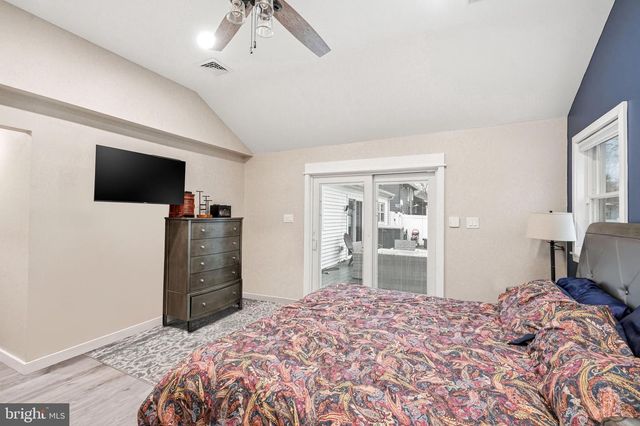 422 CHAPEL AVE E, Cherry Hill, NJ 08034