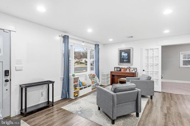 422 CHAPEL AVE E, Cherry Hill, NJ 08034