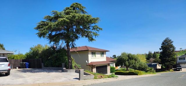 100 Yellowood Place, Pittsburg, CA 94565