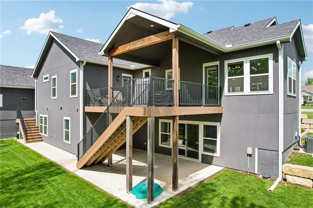 546 N Oakwood Lane, Tonganoxie, KS 66086